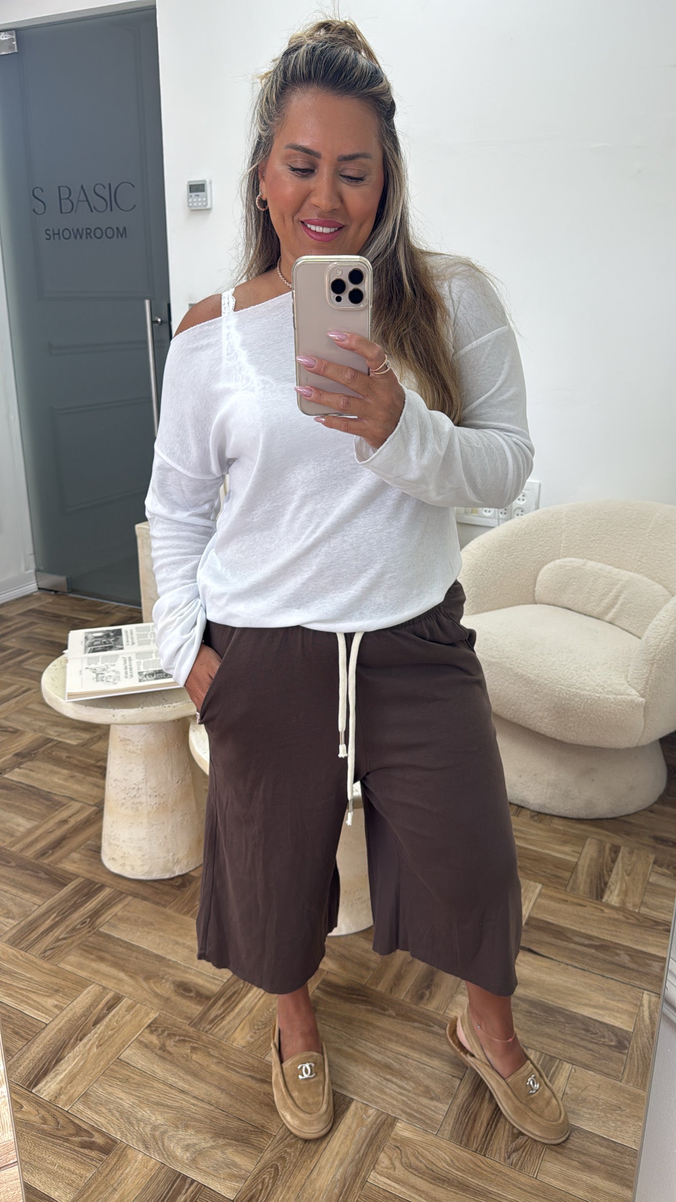 Demi top